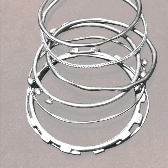 Eight Assorted Pattern Metal Bracelets Silver Women - Picture 7 of 16